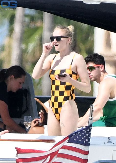 Sophie Turner Camel Toe Telegraph