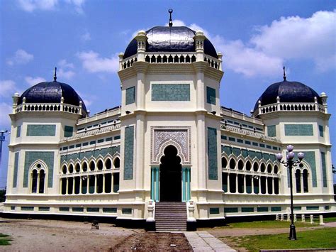 Where To Go In And Around Medan City Tourism Website Camii Mimari