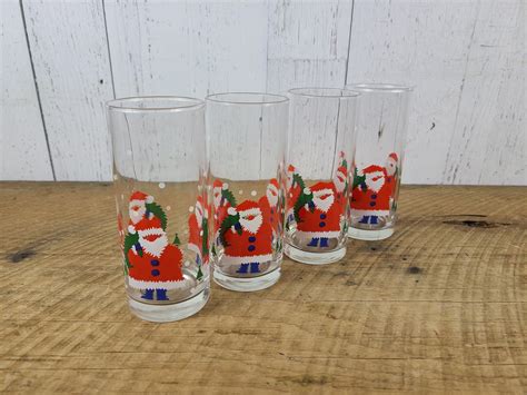 Vintage Set Of 4 Christmas Drinking Glasses Tumblers Wreath Santa Claus Pattern Glass Cups Juice