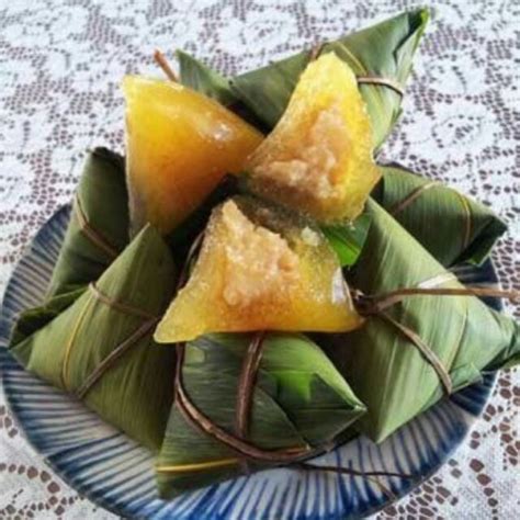Ai cũng nghĩ đến cơm rượu nếp, đến xoài chín, mận đỏ au, vải thiều đang chính vụ. Bánh ú nước tro | Shopee Việt Nam
