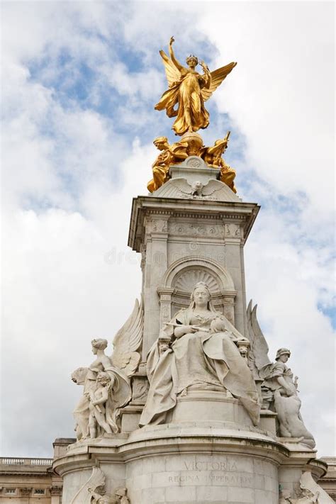 Queen Victoria Memorial London Stock Image Image Of Capital Golden