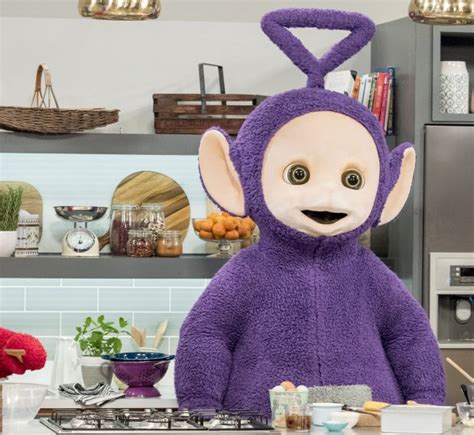 How tall is tinky winky in the lion king? Teletubbies Tinky Winky actor Simon Shelton died of ...