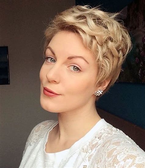 40 Hottest Short Wavy Curly Pixie Haircuts 2018 Pixie Cuts For Short Hair Hairstyles Weekly