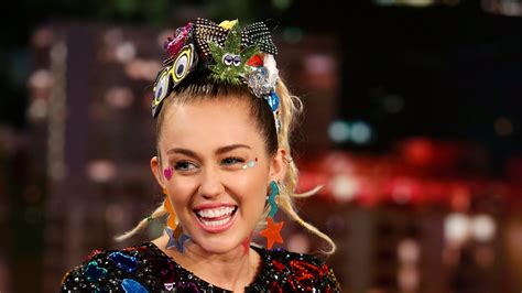 Miley Cyrus Says Shes Pansexual And Single Teen Vogue