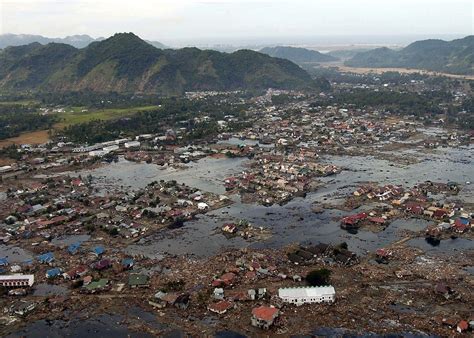 Ten years after the 2004 indian ocean tsunami, imagery shows how affected towns and villages have been the shores of indonesia and thailand, left ravaged by the tsunami, appear transformed. 2004 Indian Ocean earthquake and tsunami - Wikipedia