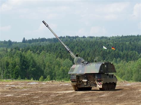 Lietuvos respublika), is a country in the baltic region of europe. مـدفـع الـهـاوتـزر Panzerhaubitze 2000 | Defense Arab ...