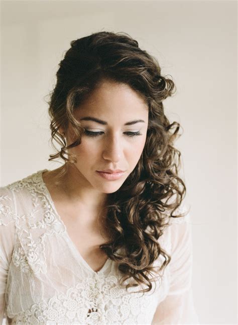 15 Modern Curly Hairstyles For Your Wedding