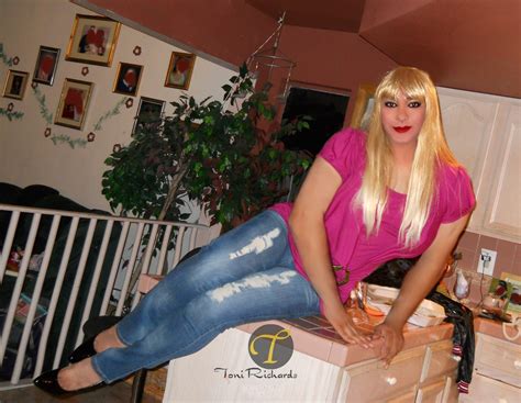 Wallpaper Pink Human Hair Color Blond Leg Girl Textile Sitting Fun Thigh 2068x1604