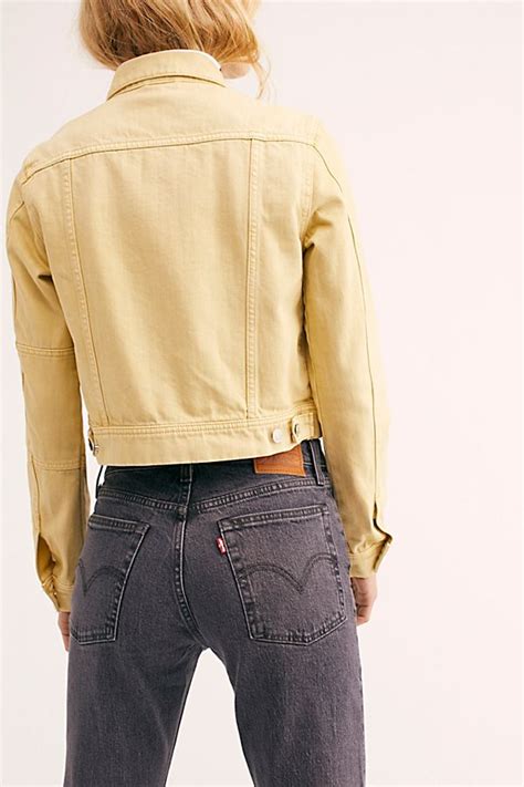 Levi's has designed a pair of jeans with the promise to flatter all butts. Levi's Wedgie Icon High-Rise Jeans | Free People