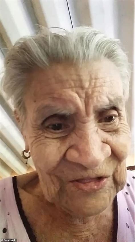 Mexican Grandmother Was Totally Surprised After She Saw Her Own Image On A Cell Phone S Camera