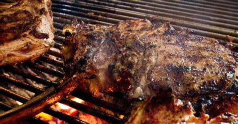 Recette de côtelettes de veau grillées sur feu de bois