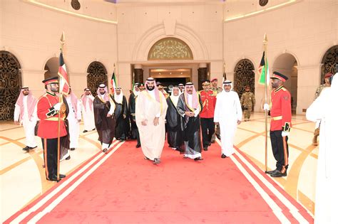 التقى الرئيس المصري عبد الفتاح السيسي، اليوم الجمعة، ولي العهد السعودي محمد بن سلمان في مدينة شرم الشيخ المصرية. كونا : ولي العهد السعودي يغادر البلاد بعد زيارة رسمية