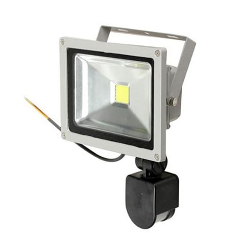 Per illuminare al meglio la tua casa e il tuo giardino scegli i faretti led esterno con sensore infrarosso di nuova generazione, in grado di accendersi automaticamente grazie ad un sensore di movimento ad infrarossi integrato. FARO FARETTO A LED 20W PER ESTERNO CON SENSORE DI ...