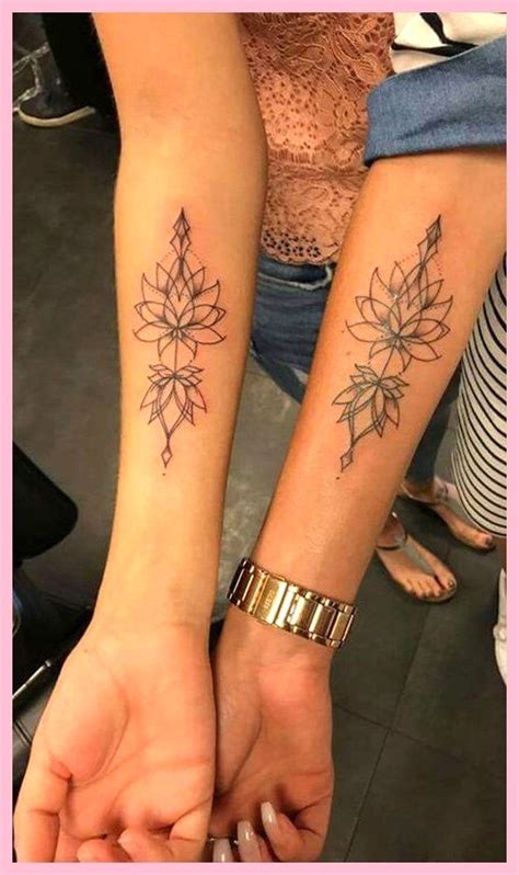 Leuke bijpassende lotus tattoo ideeën voor vrienden of zussen Tribal