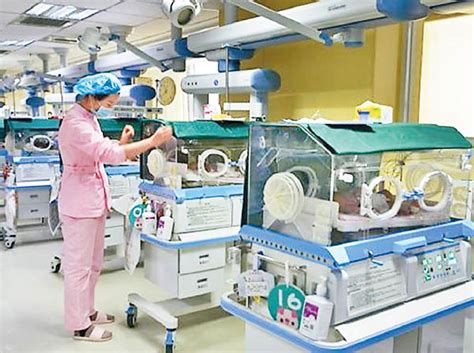 The site owner hides the web page description. 中國人口直逼14億 - 東方日報