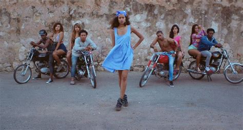 alunageorge premieres video for popcaan featuring “i m in control” music videos disco music