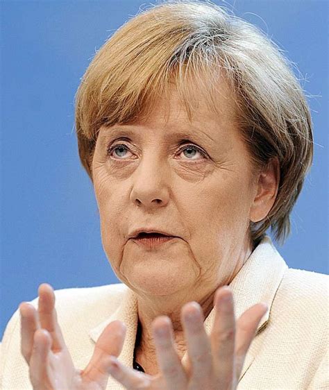 Machtkampf In Der Eu Kanzlerin Angela Merkel Pro Claude Juncker