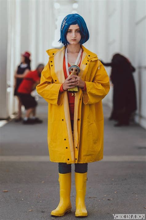 Coraline Cosplay At Comic Con Revolution 2017 Cosplayclass Halloween