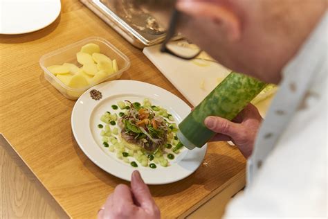 A DEEP DIVE INTO DIPLOMATIC DINING