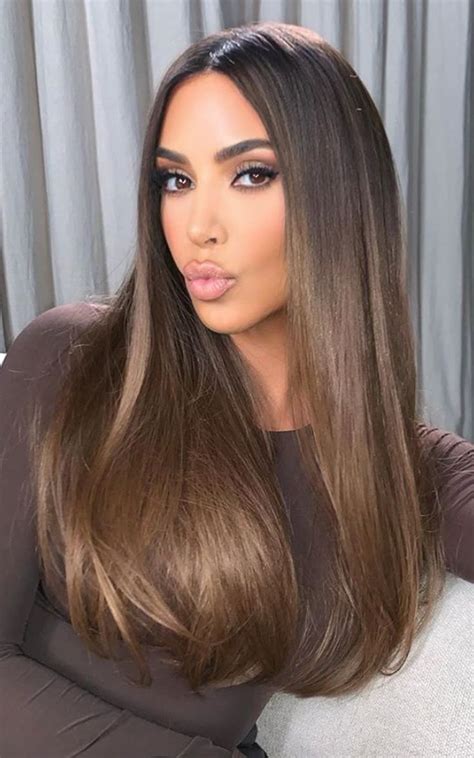 Almeno secondo le tendenze capelli autunno 2019. Castano cioccolato, il colore capelli di Kim Kardashian ...