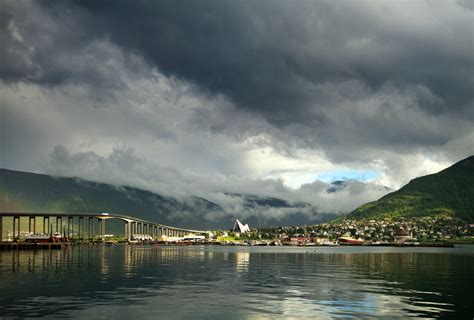 3840x2160 Resolution Body Of Water Near Green Mountains Under Gray