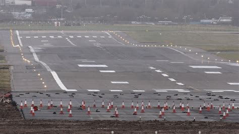 regulations - How flat does a runway need to be? - Aviation Stack Exchange