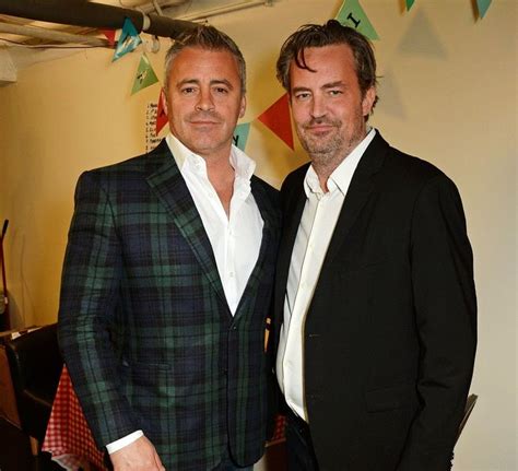 Matt leblanc appeared alongside his former friends costars in a reunion special that hit hbo max on may 27. Friends Reunion: Matt LeBlanc Supports Matthew Perry At His West End Play (com imagens ...