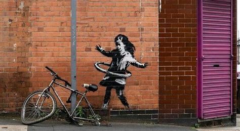 Banksy Mio Il Murales Con La Ragazzina Con Hula Hoop