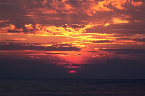 Gambar Pantai Laut Air Lautan Horison Awan Matahari Terbit