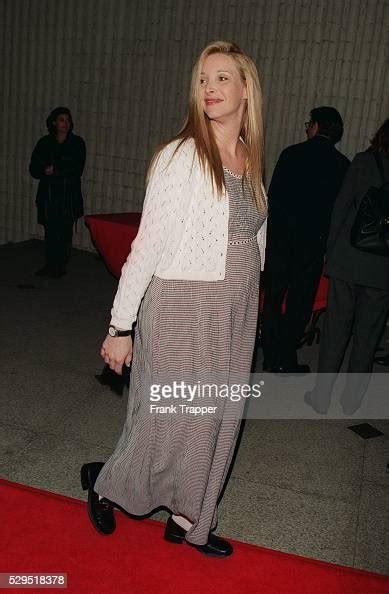 Lisa Kudrow Pregnant Arrives At The Avco Cinema Photo Dactualité