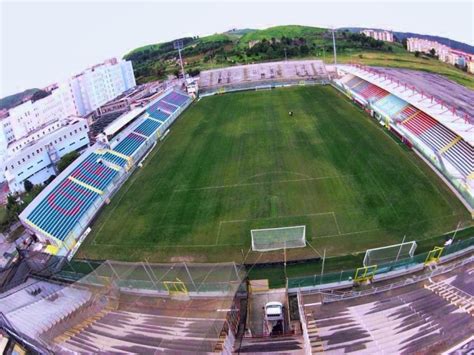 I pitagorici hanno dimostrato di volerci provare, trovando un palo nel primo tempo con simy, nella seconda frazione hanno peró rischiato. La partita Crotone-Lazio si giocherà, il terreno di gioco ...