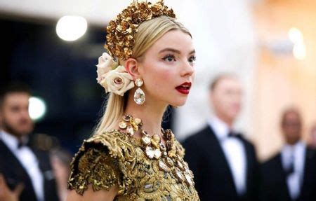 Who is the queen's gambit star dating? Anya Taylor-Joy Bio: Age, Height, Parents, Net Worth ...