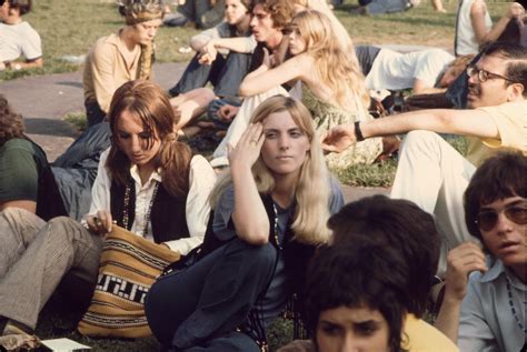 Girls Of Woodstock The Best Beauty And Style Moments From 1969 Gold Is Money The Premier