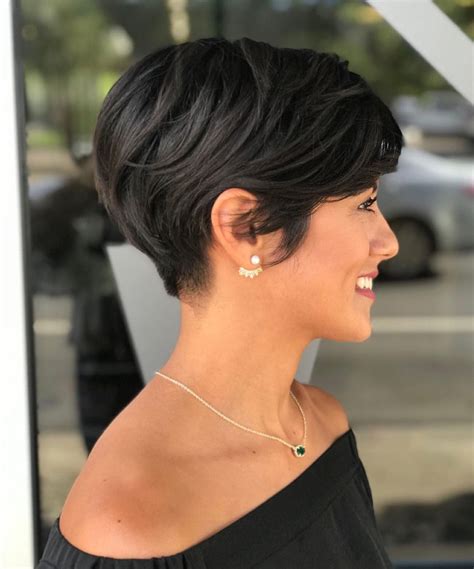 Coupe de cheveux homme court sur les côtés long dessus en arrière façon hawk. 20 Modèles coupes courtes pour femmes | Coiffure simple et ...