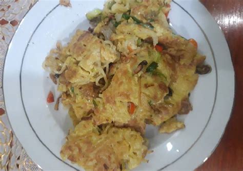Martabak memang menjadi salah satu jajanan khas indonesia yang populer. Resep: Martabak mie yang Enak!