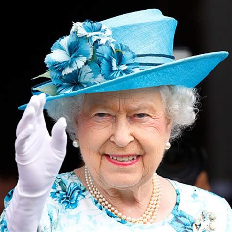 Queen Elizabeth Had A Blue Floral Moment While Waving From The Balcony