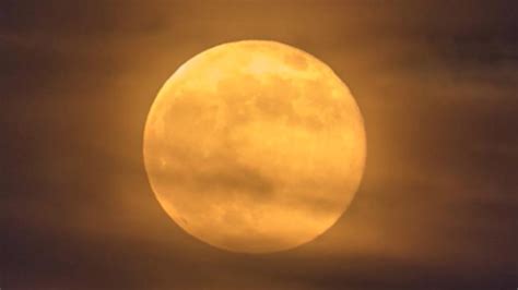The waning crescent moon precedes the new moon phase (image: Full Moons in October: Harvest Moon Tonight and a Rare ...