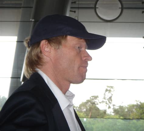 Goalkeeping titan oliver kahn brings terror to the pitch. Oliver Kahn :: FC Bayern München