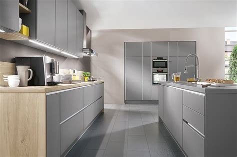 This mixer also features 10 speeds to thoroughly mix, knead and whip ingredients quickly and easily and is available in a variety of colors to perfectly match your kitchen design or personality. Kitchen design trends