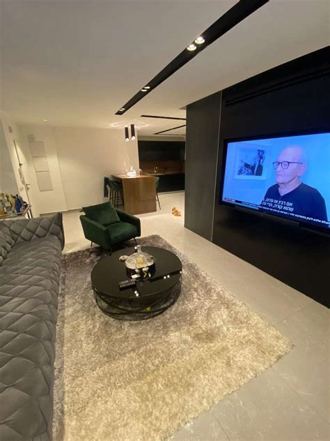 כבירת המחוז היא מספקת שירותים מחוזיים, מנהליים, חינוכיים, ואף כלכליים ותעשייתיים. דירות להשכרה רמלה-לוד | הומלס