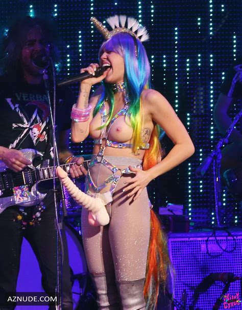 Miley Cyrus Sexy In A Concert In Vancouver Aznude