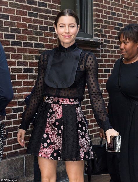 Jessica Biel Shows Off Legs In Mini Skirt As She Heads To Late Show Fashion Jessica Biel Style
