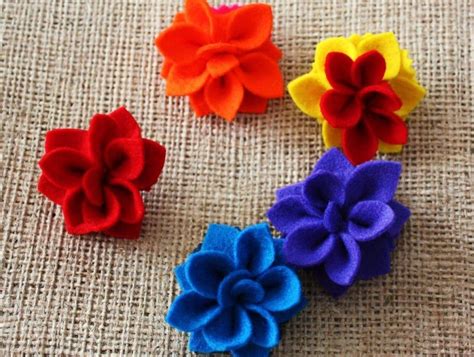 Learn How To Make Felt Flowers With Easy Tutorials Fabric Flowers Diy