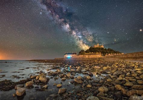 Amazingly gorgeous pictures of galaxy sparkling over St Michael's Mount ...