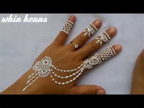Henna putih sekarang banyak digunakan untuk pengantin wanita dalam mempercantik penampilannya di saat momen pernikahan. Henna Tangan Simple Dan Cantik - Modern
