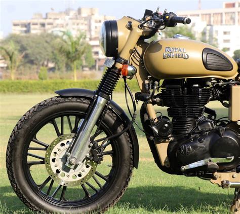 Royal enfield classic 500 is one such bike that looks very charming in the retro design and vintage graphics. Royal Enfield Classic 500 RAMBO by ParPin's Garage