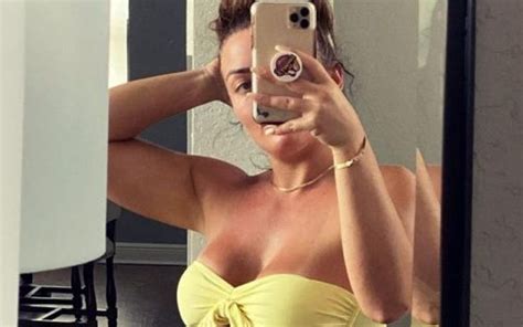 Mandy Rose Glows While Showing Off Sunburn In Revealing Mirror Selfie