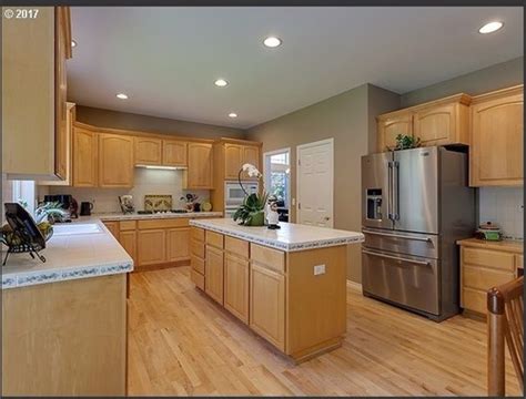 What color floors go with light cabinets. choosing right granite countertop color for light maple ...