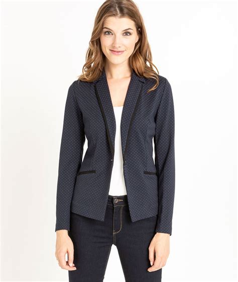 La veste du costume easy slim est plus cintrée au niveau de la taille. Veste blazer femme bleue marine MARINE - Grain de Malice