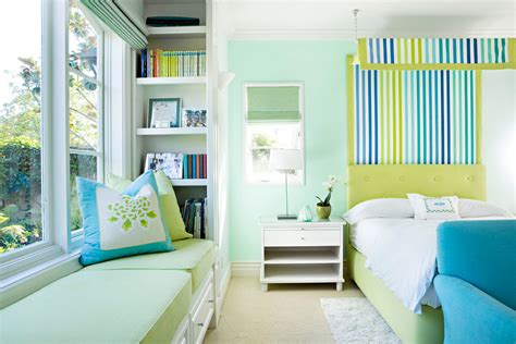 Emerald green + crisp white. 30 Best Bedroom Colors - Paint Color Ideas for Bedrooms ...